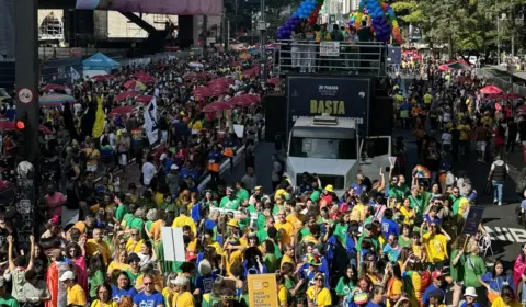 Parada LGBTQIA+ vestiu avenida Paulista de verde e amarelo neste domingo (2)