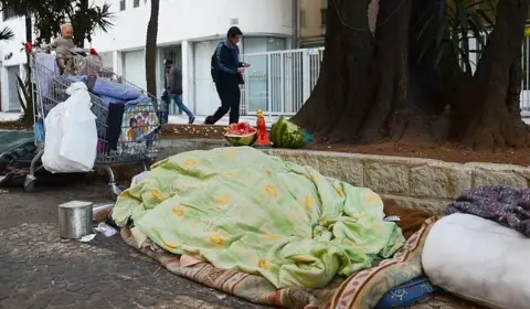 Prefeitura de SP diz que não distribuirá cobertores a pessoas em situação de rua