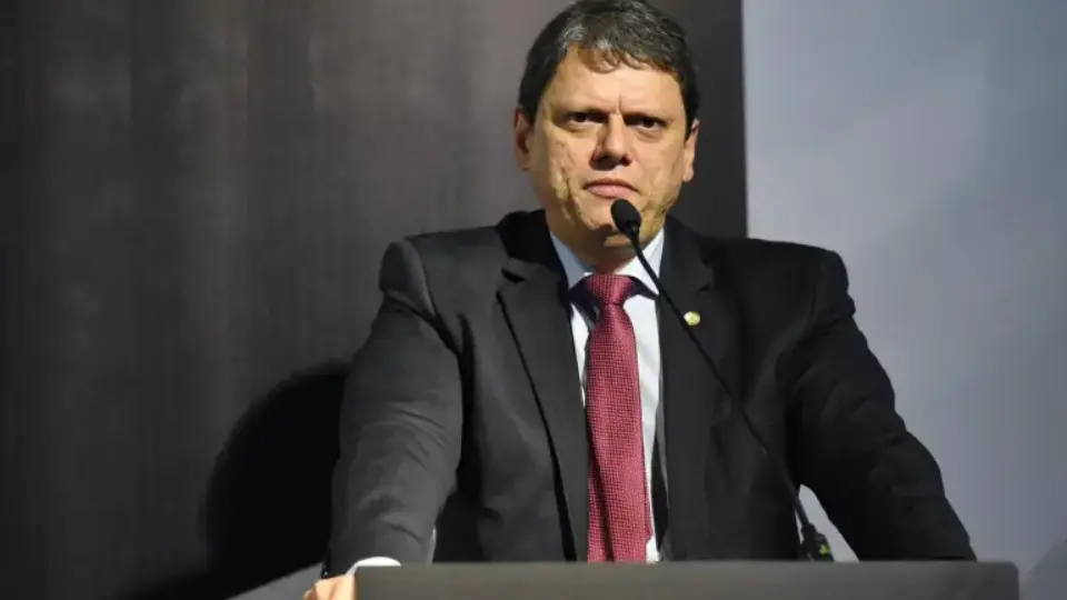 Tarcísio diz que mudou título de eleitor para São Paulo para votar em Nunes