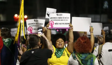 Frente de mulheres cristãs critica PL do Estupro e bancada evangélica