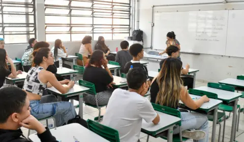 Tarcísio autoriza licitação para privatizar gestão de escolas em SP