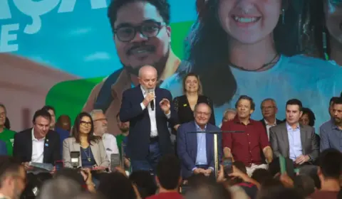 Lula leva Boulos para anúncio de obras sob gritos de ‘prefeito’ em São Paulo