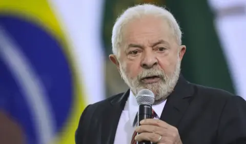 Lula assina novo PNE com 18 objetivos e 58 metas para Educação na próxima década