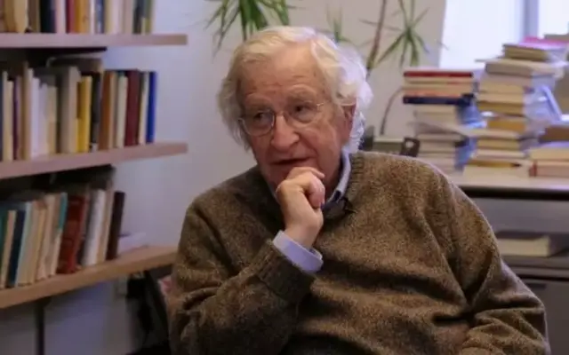 Após tratar AVC, Noam Chomsky recebe alta de hospital em SP