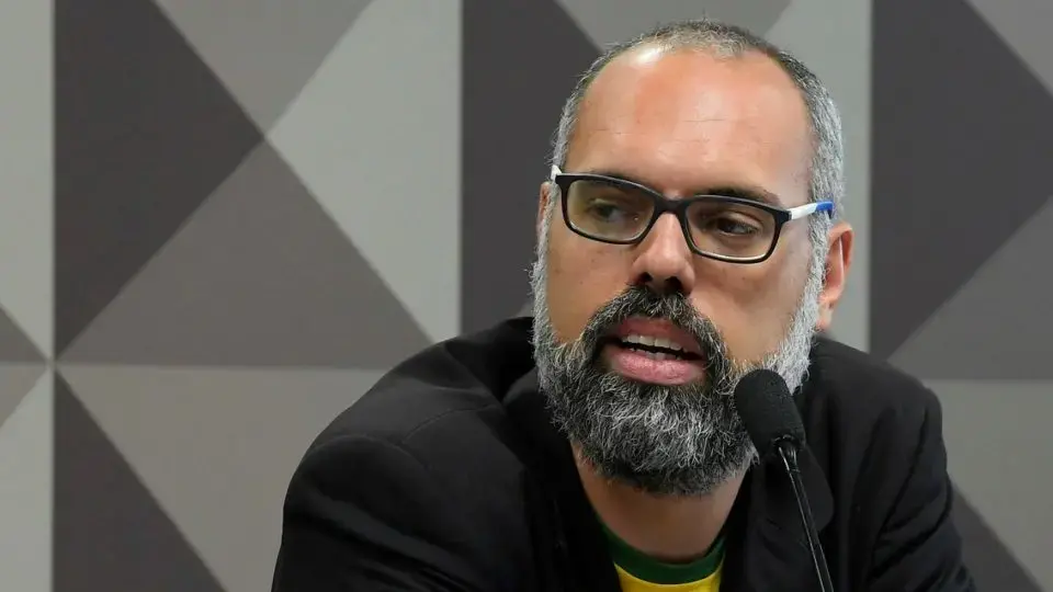 Moraes determina investigação de Allan dos Santos após ataques a Juliana Dal Piva