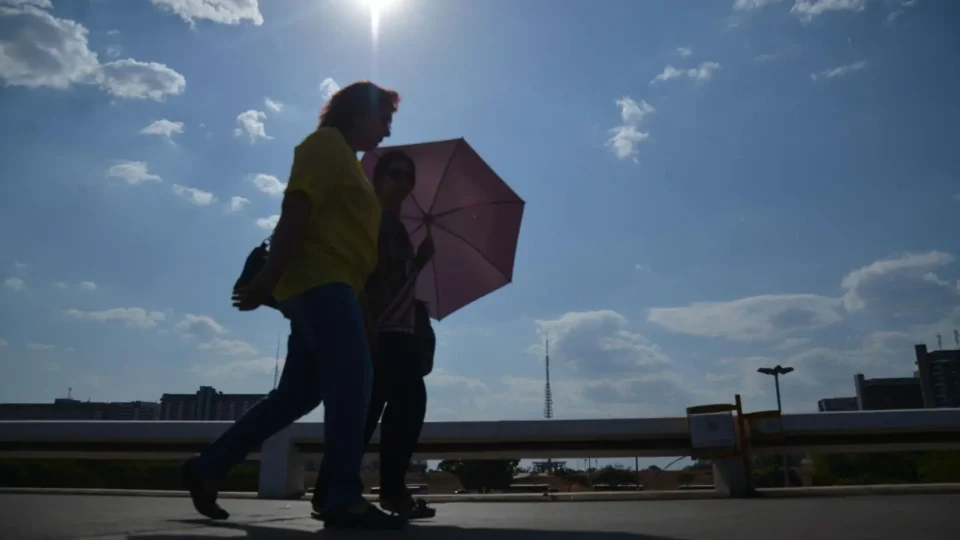 Temperaturas voltam a subir na oitava onda de calor do ano