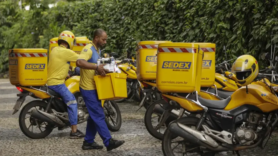 Correios anunciam PDV e concurso para contratar 3,2 mil carteiros