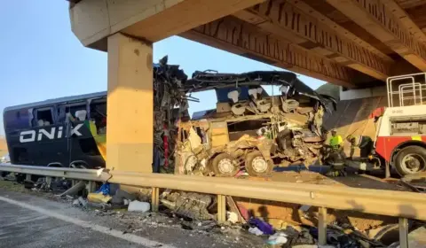 Dez pessoas morrem em acidente com ônibus em Itapetininga (SP)