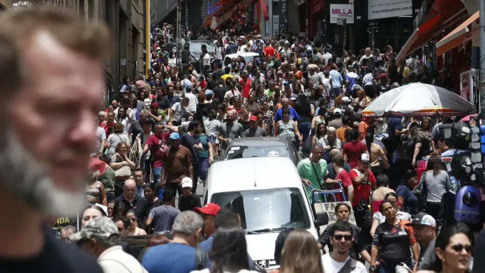 Brasil registra 212,6 milhões de habitantes em julho de 2024, revela IBGE