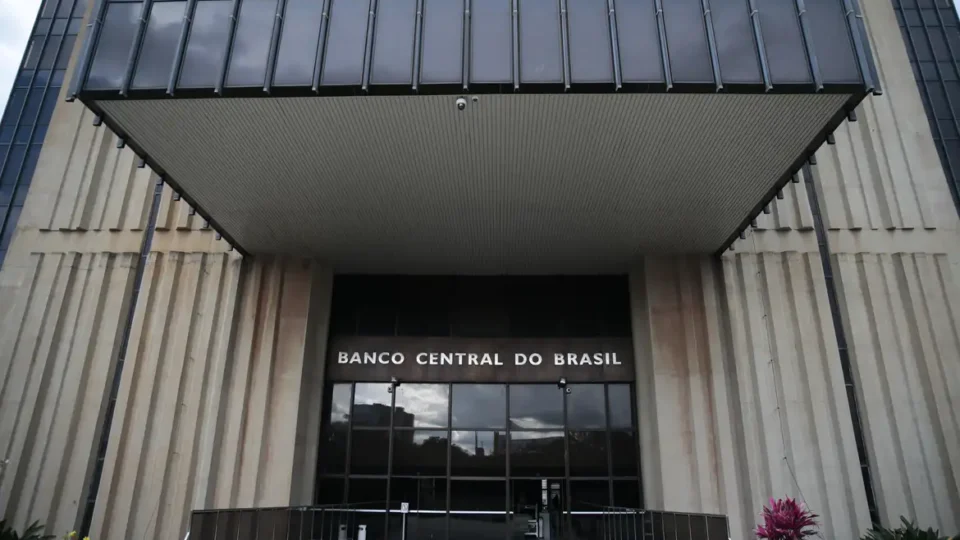 Banco Central anuncia mudanças no Pix para celulares a partir de 1º de novembro