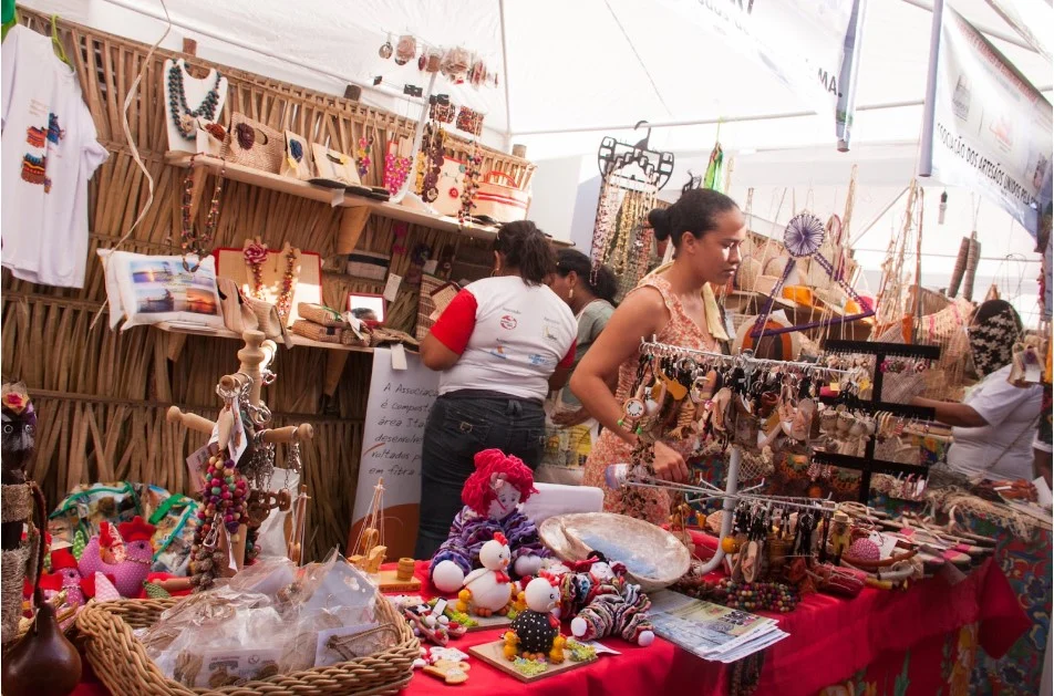 Artesanatos e outros tipos de arte tradicionais podem ser classificados como economia solidária se seus trabalhadores se organizam em cooperativas, entre outros pontos. Crédito: Universidade de Brasília/ Creative Commons