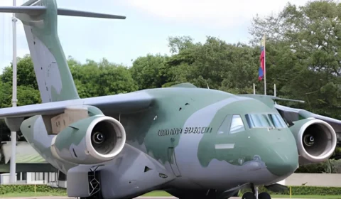 Maior avião de combate ao fogo do país inicia operação em SP após melhora de visibilidade