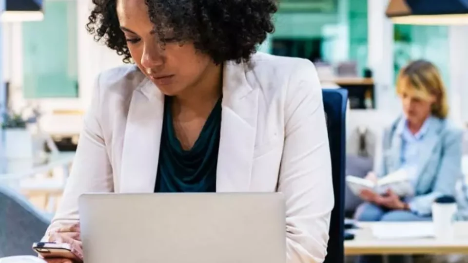 21% das mulheres negras ocupadas não conseguem contribuir para a Previdência, aponta pesquisa