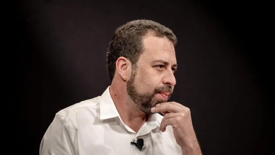 Boulos mira Ricardo Nunes e usa toda propaganda eleitoral com máfia das creches