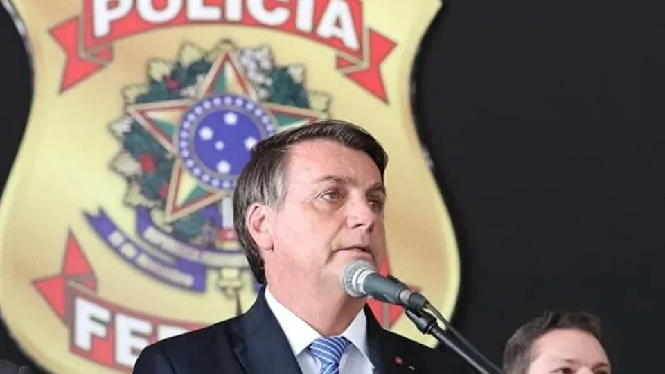 Delegado que investiga Bolsonaro relatou ameaça, diz site